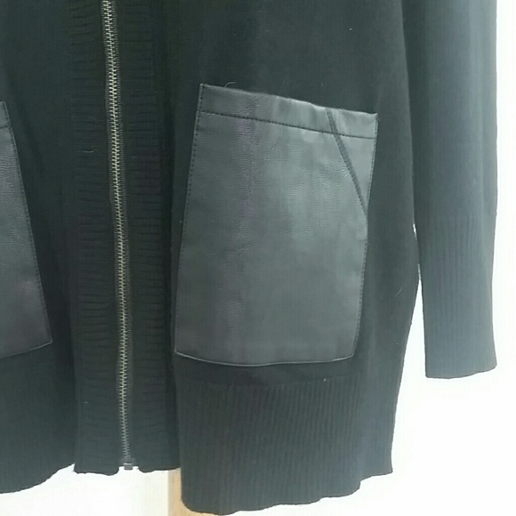 Banana Republic black zip up sweater - Picture 5 of 6